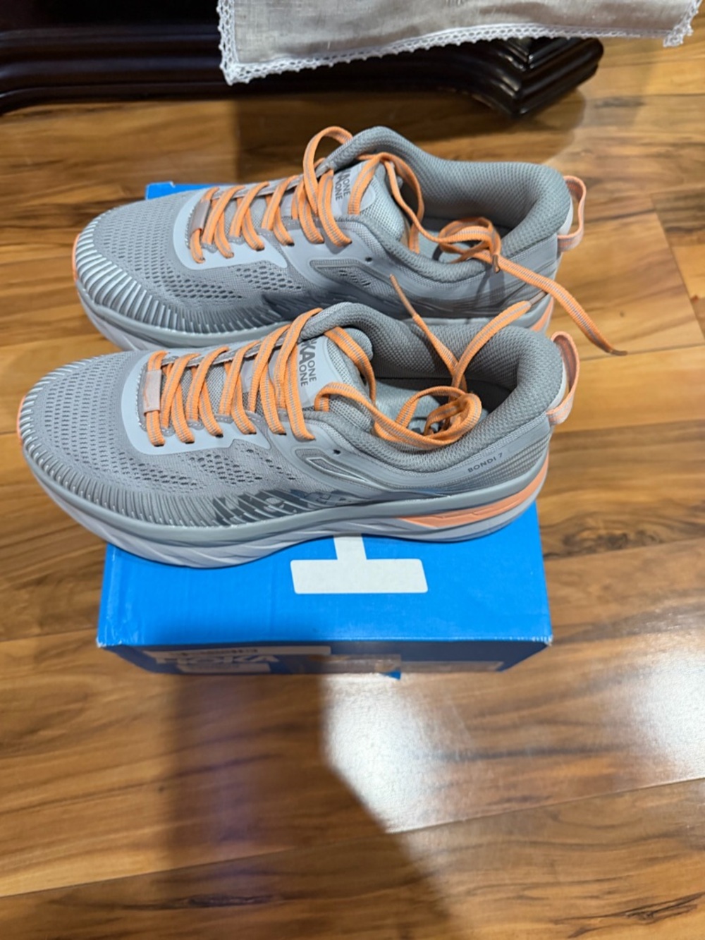Hoka One One Bondi 7 Box Label in Blue and White